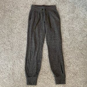 Lululemon size 2 green heathered joggers